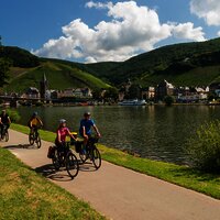 Radeln am Moselufer