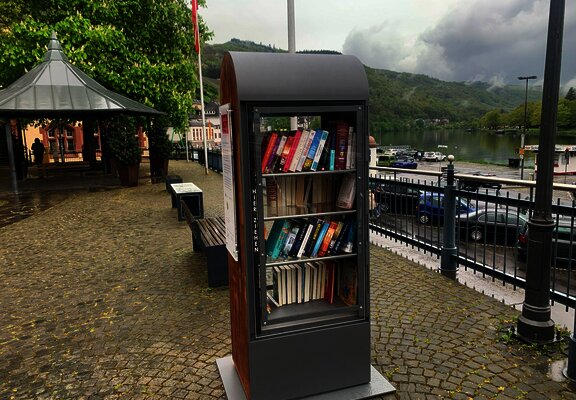 Bücherschrank Gestade