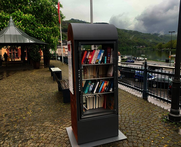 Bücherschrank Gestade