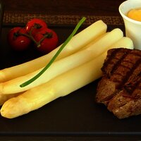 Filetsteak vom Eifelrind, Spargel, Kartöffelchen