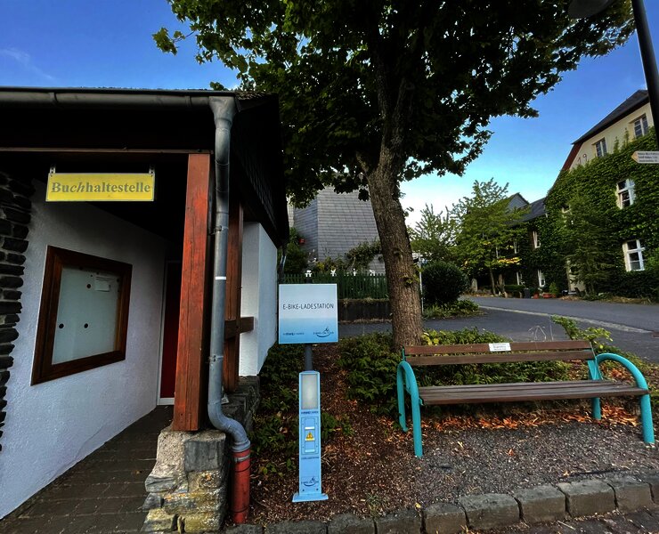 E-Bike Ladestation an der Bushaltestelle