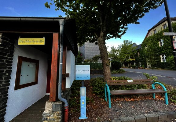 E-Bike Ladestation an der Bushaltestelle