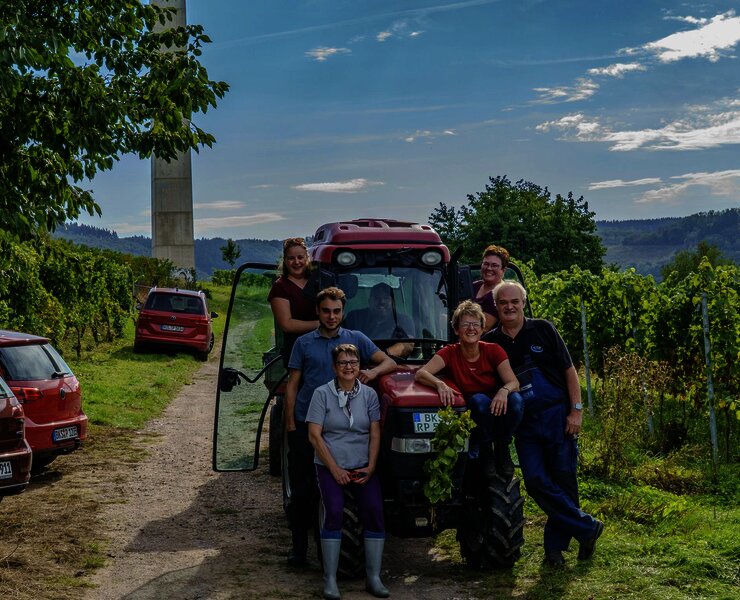 Weingut Rainer Pazen Familie im Weinberg