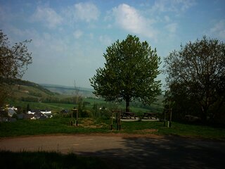 Rastplatz oberhalb von Burgen