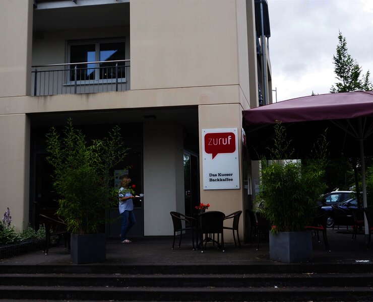 Bäckerei "Zuruf" mit Terasse