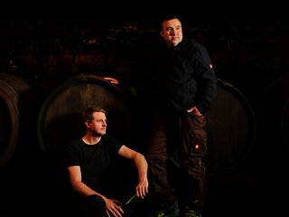 Weingutsbesitzer Forian Maring und Corvin Prigge