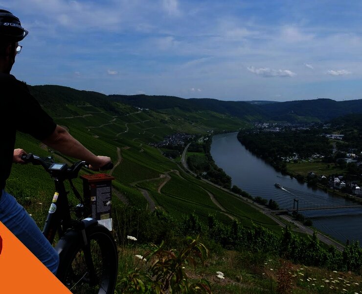 Radfahren an der Mosel durch Weinberge & entlang des Ufers