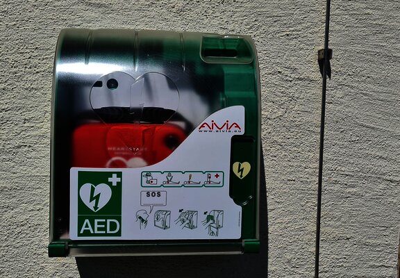 Defibrillator