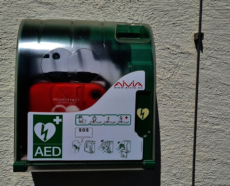 Defibrillator