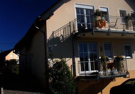 Eingang Wein- und Gästehaus Genetsch