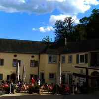 Radtour an der Mosel: Station im Kloster Machern