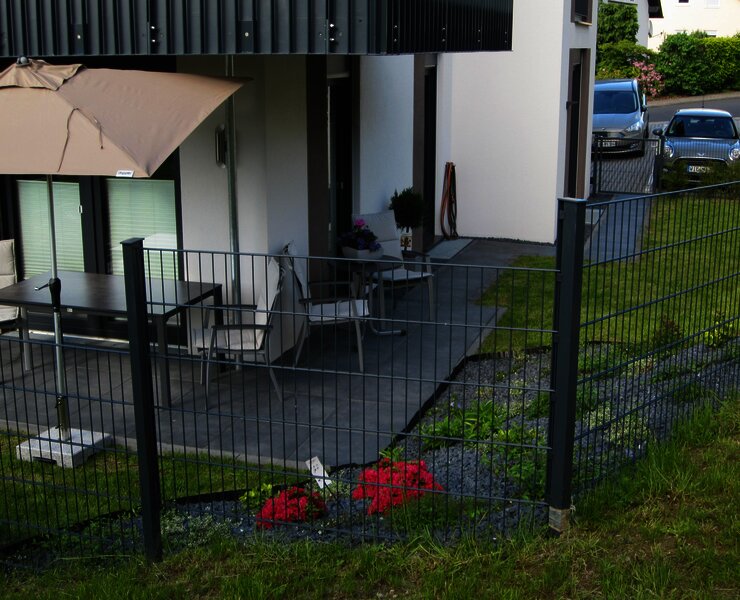 komplett eingezäunter Garten