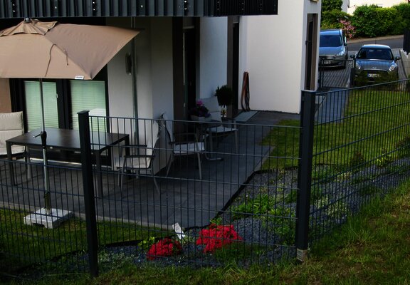 komplett eingezäunter Garten