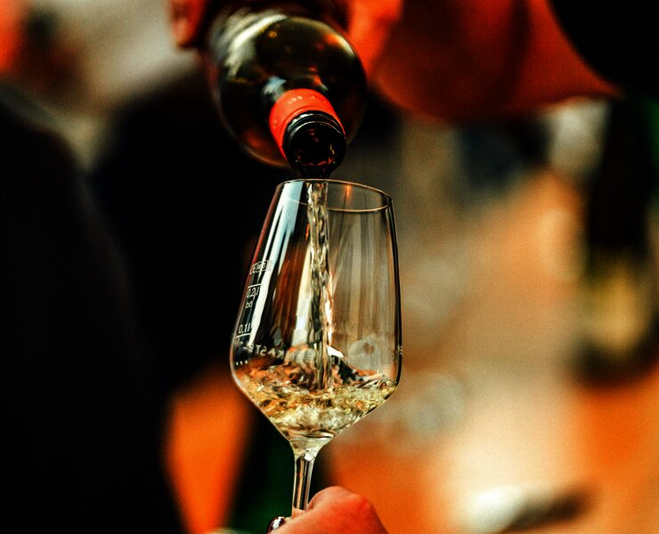 Wein genießen am Weinstand