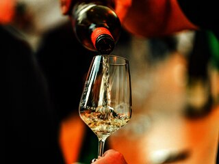 Wein genießen am Weinstand