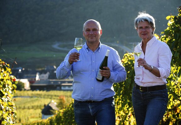 Winzer des Weinguts Selbach-Oster