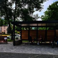 Mehrgenerationenplatz neben dem Spielplatz