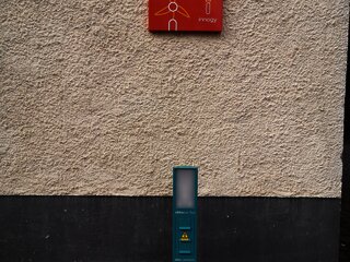 Ladestation Burgen mit Schild