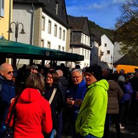 Ausonius trinkt Federweißer