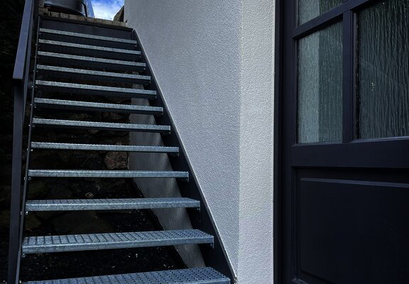 Eingang und Außentreppe