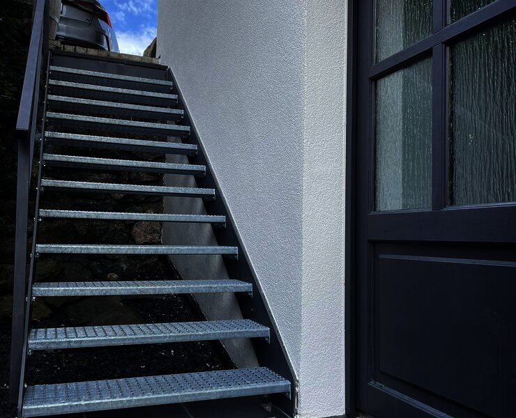 Eingang und Außentreppe