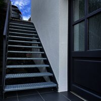 Eingang und Außentreppe