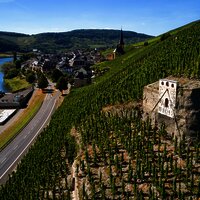 Sonnenuhr Zeltingen in den Moselweinbergen