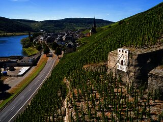 Sonnenuhr Zeltingen in den Moselweinbergen
