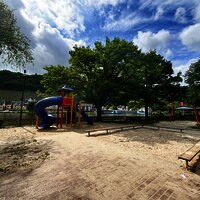 Klettergerüst mit Rutsche