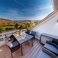 Traumhafte Aussicht vom Balkon ins Moseltal